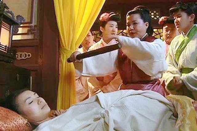 清朝女子因难产被活埋纪录片,清朝女子难产晕厥以为死亡