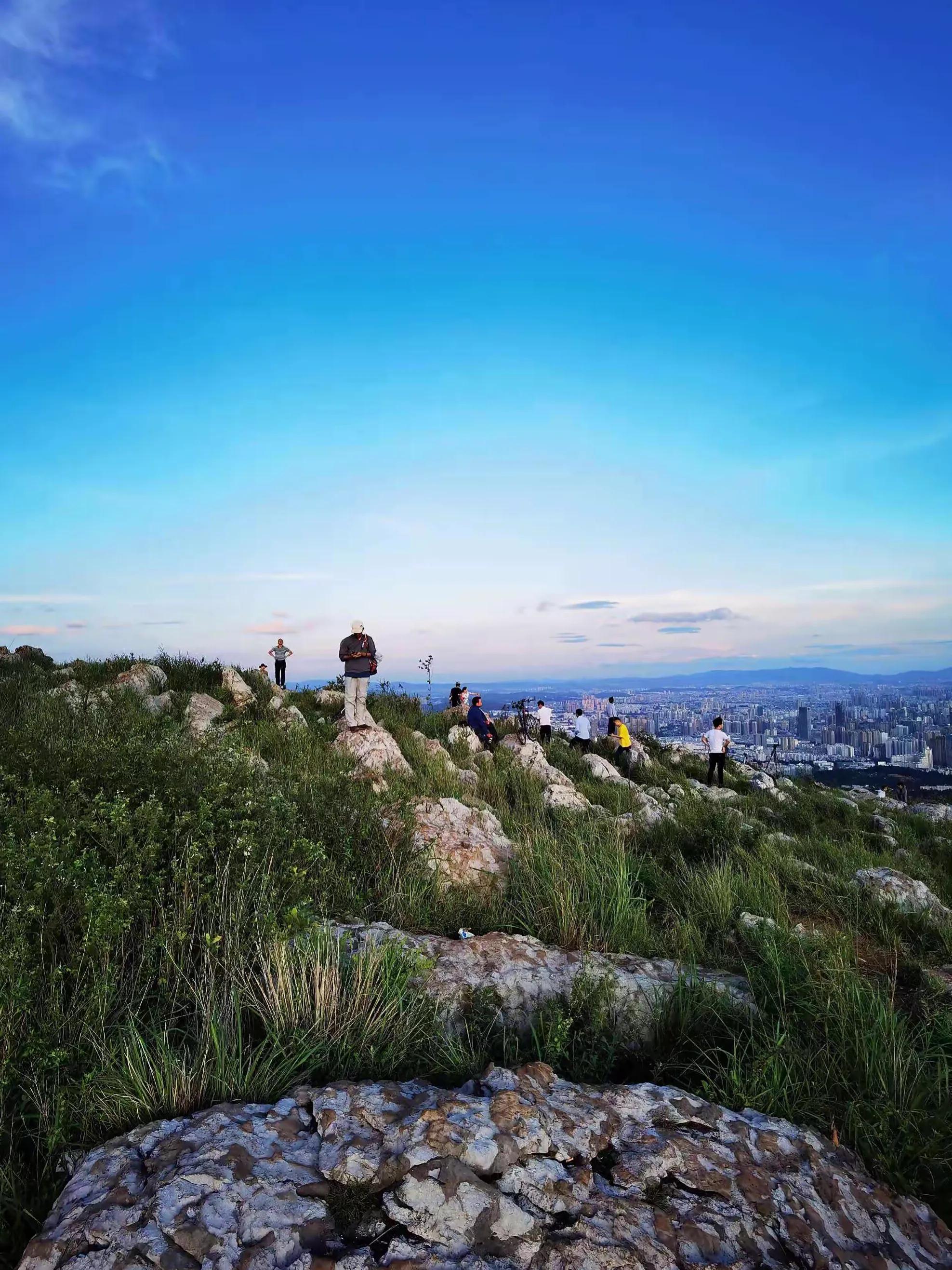 昆明可以爬的最大的山,云南必去的八大名山