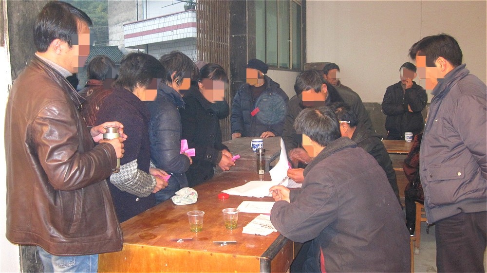 1米8壮汉被杀，1米6驼背老人却被认定是凶手？求告5年终获清白？