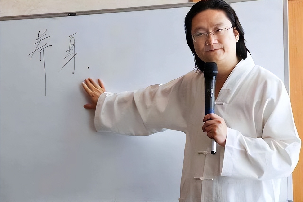 跌落的重庆富豪李军：辍学练杂耍，31岁成名，身家不菲却名下无钱