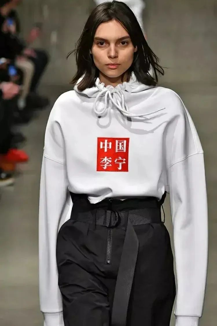 民族品牌李宁大翻车