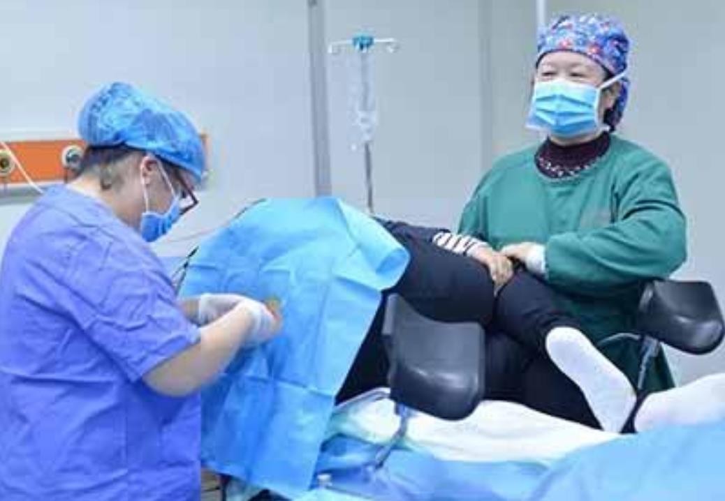 顺产需不需要在肚子上拉一刀,顺产也要经历宫缩痛吗