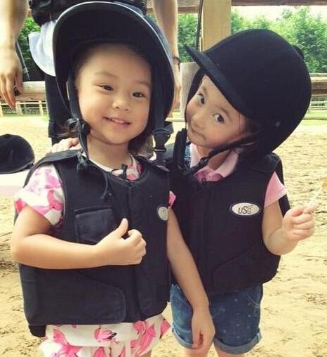 “只讲英文”李安琪：嫁*小鹏李**13年，从不说中文，哪来的优越感？