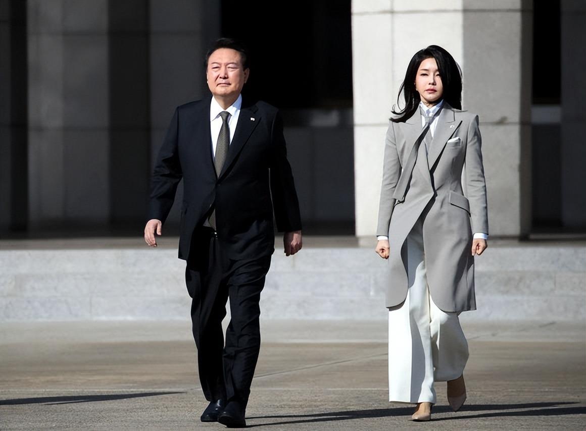韩国总统夫人的时尚穿搭,韩国总统夫人金建熙穿搭同款