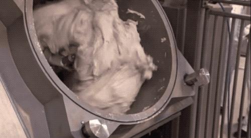 超市面包硬了,超市里的面包为什么特别软