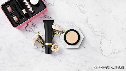 女朋友生日送什么礼物比较有惊喜,女朋友生日该送什么礼物简单实用