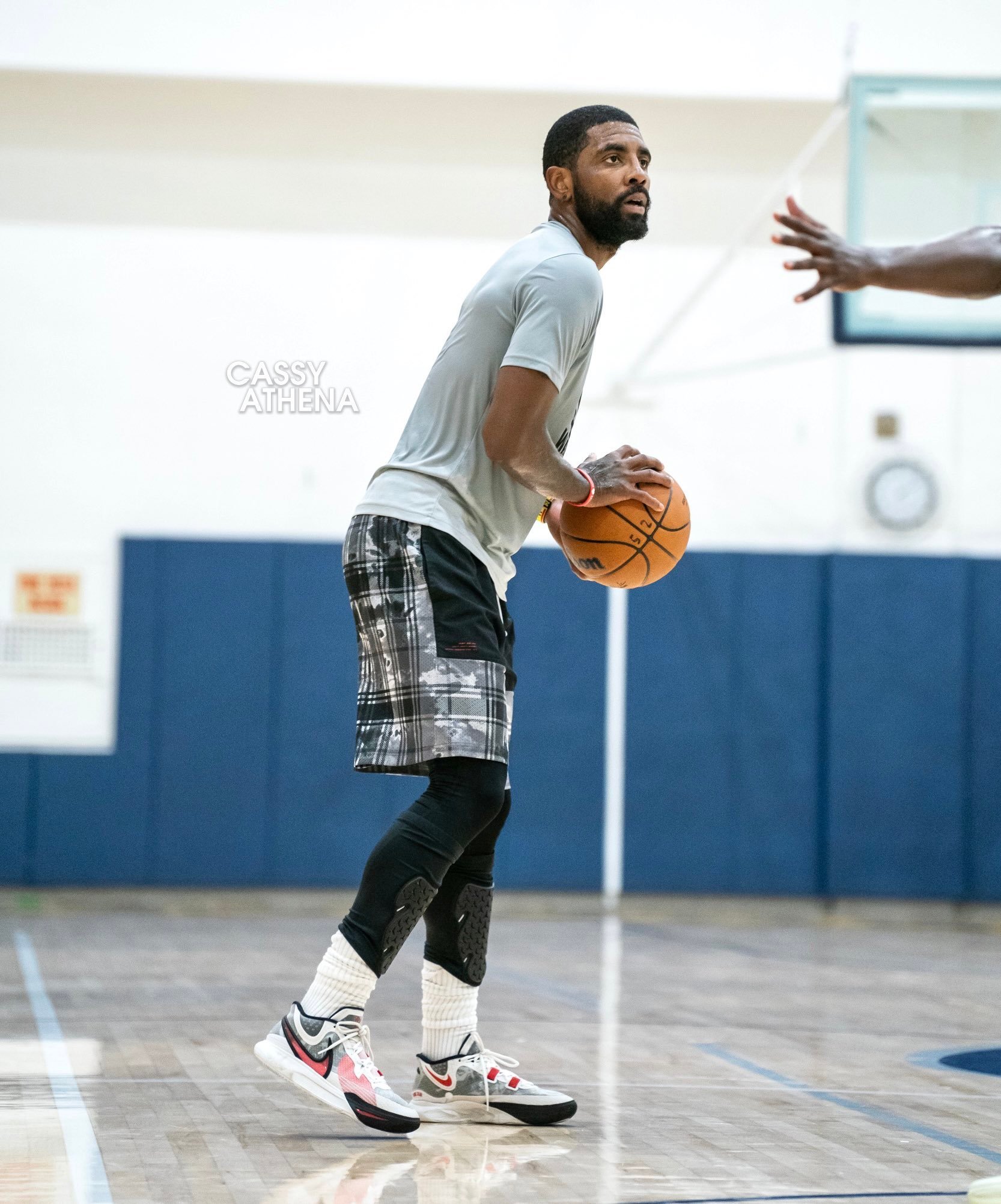 耐克欧文kyrie4,耐克詹姆斯最新上脚