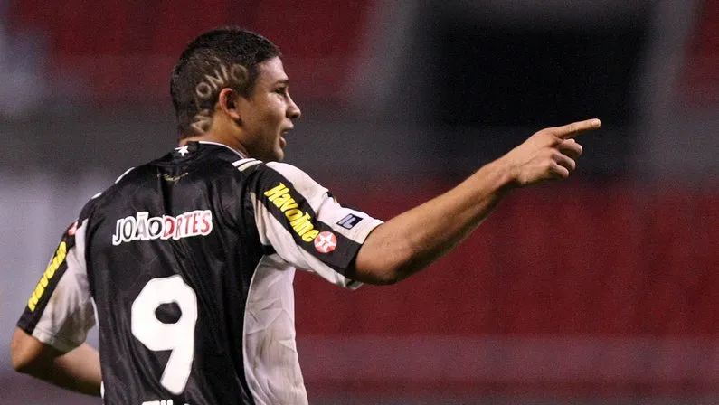 艾克森亚冠表现,艾克森登顶中超历史射手王