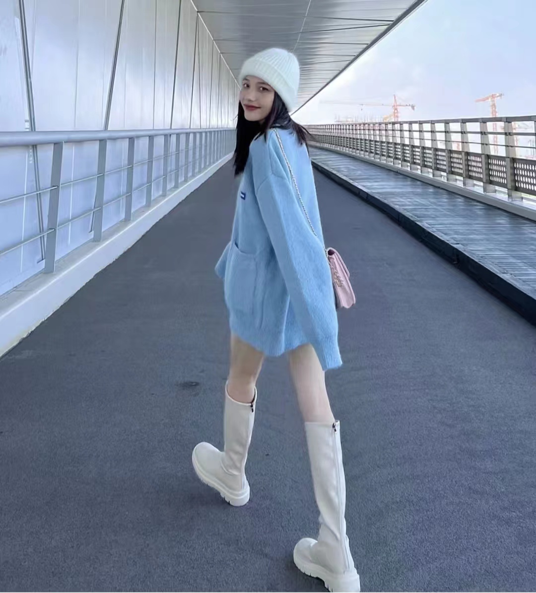 白色搭什么颜色最好看冬季女士,秋冬搭配什么颜色显白