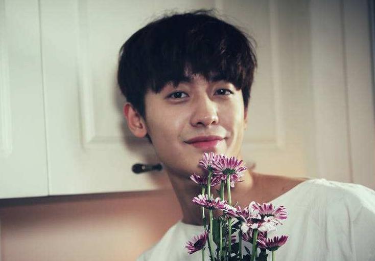 颜值最糟心的9个90后男星,90后最帅的前5位男明星