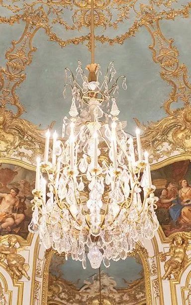 赵露思穿上廉价中国风礼服，俗成了18线网红