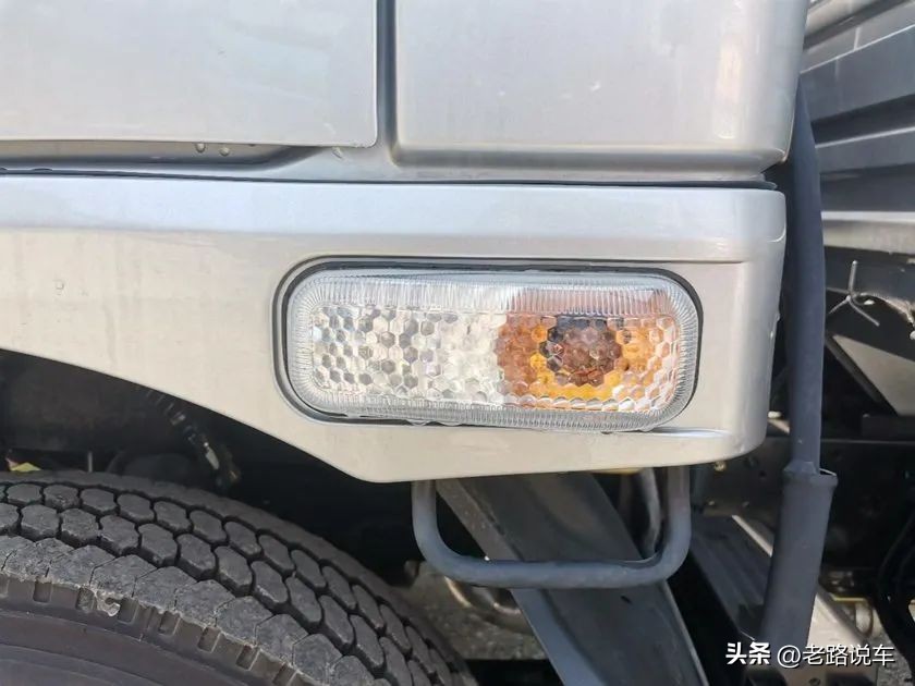 奥驰轻卡v2,飞碟奥驰x2和奥驰v2的区别