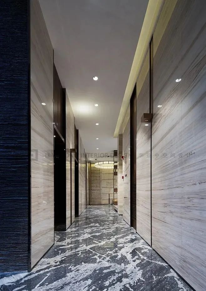 这就是5星级酒店，必须用大理石装修电梯的原因