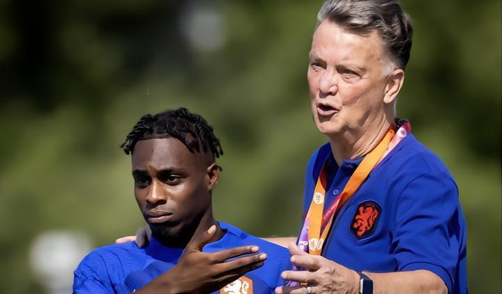 2-3上演狂飙！PK德甲第1高中锋，贡献1射1传的他，居然是后卫？