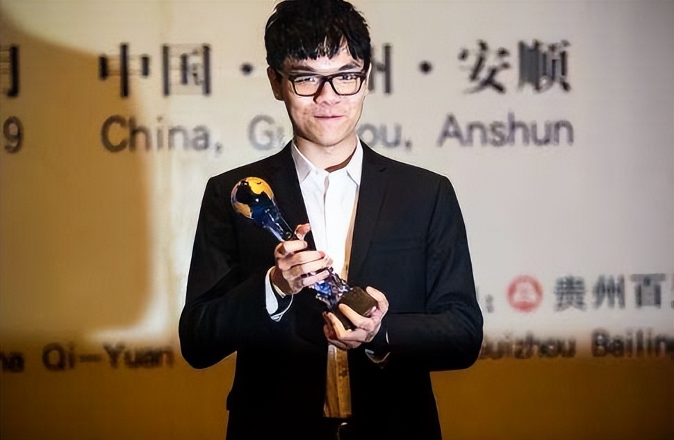 申真谞阻击谢尔豪七连胜,中韩围棋争霸赛申真谞被淘汰