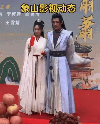 富婆为圆明星梦出资找小鲜肉演情侣？开机时男主一脸“生无可恋”