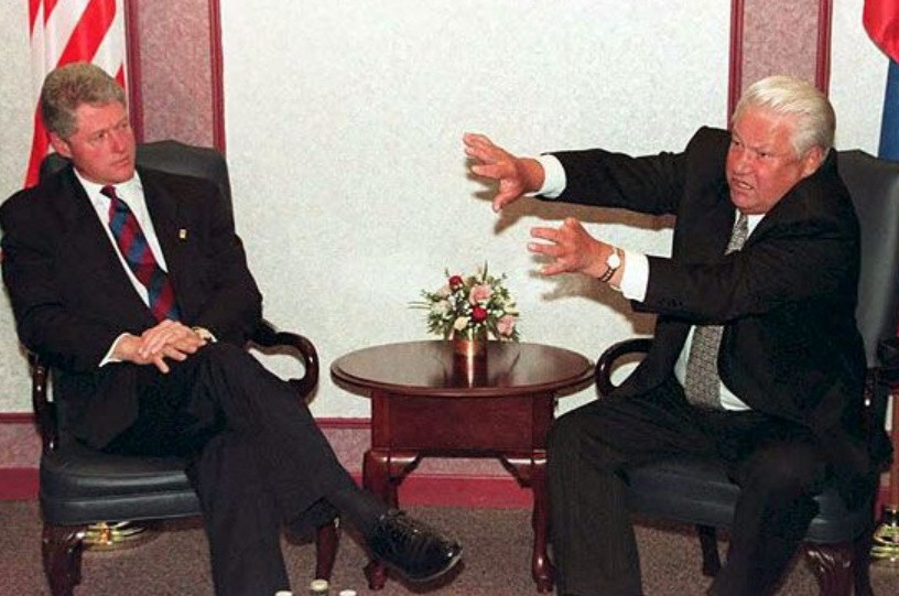 俄新书爆料：瞒着希拉里，叶利钦曾安排克林顿在克宫洗手间喝酒