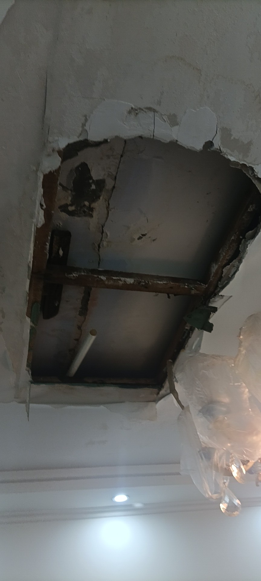 屋顶漏水最佳处理方法具体操作,屋顶下雨漏水的解决方法