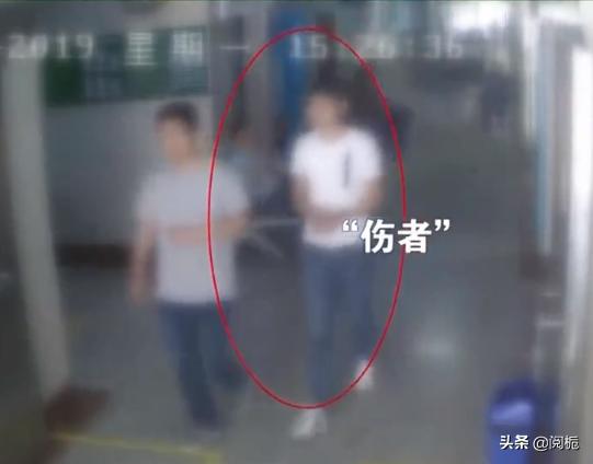 小伙子受伤却不愿去医院后续,小伙因车祸致残