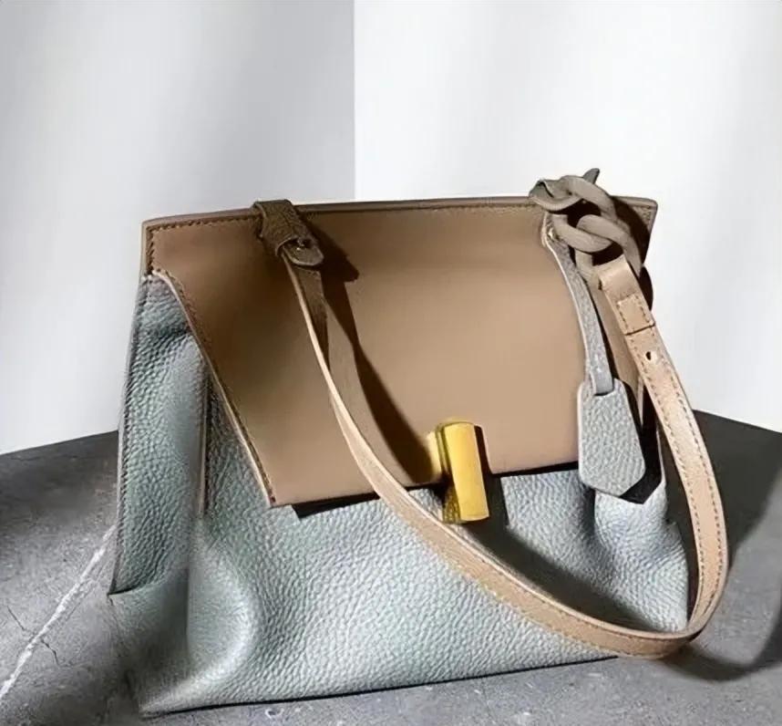 “狂飙”大嫂好会背包，看着好眼馋啊！