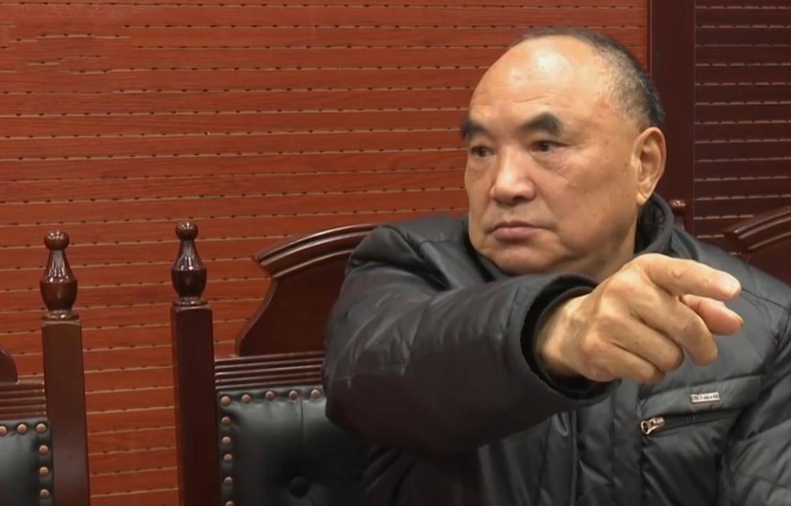 四川陈大爷因一毛钱，将收银员一拳“打成”七级伤残，被索赔39万