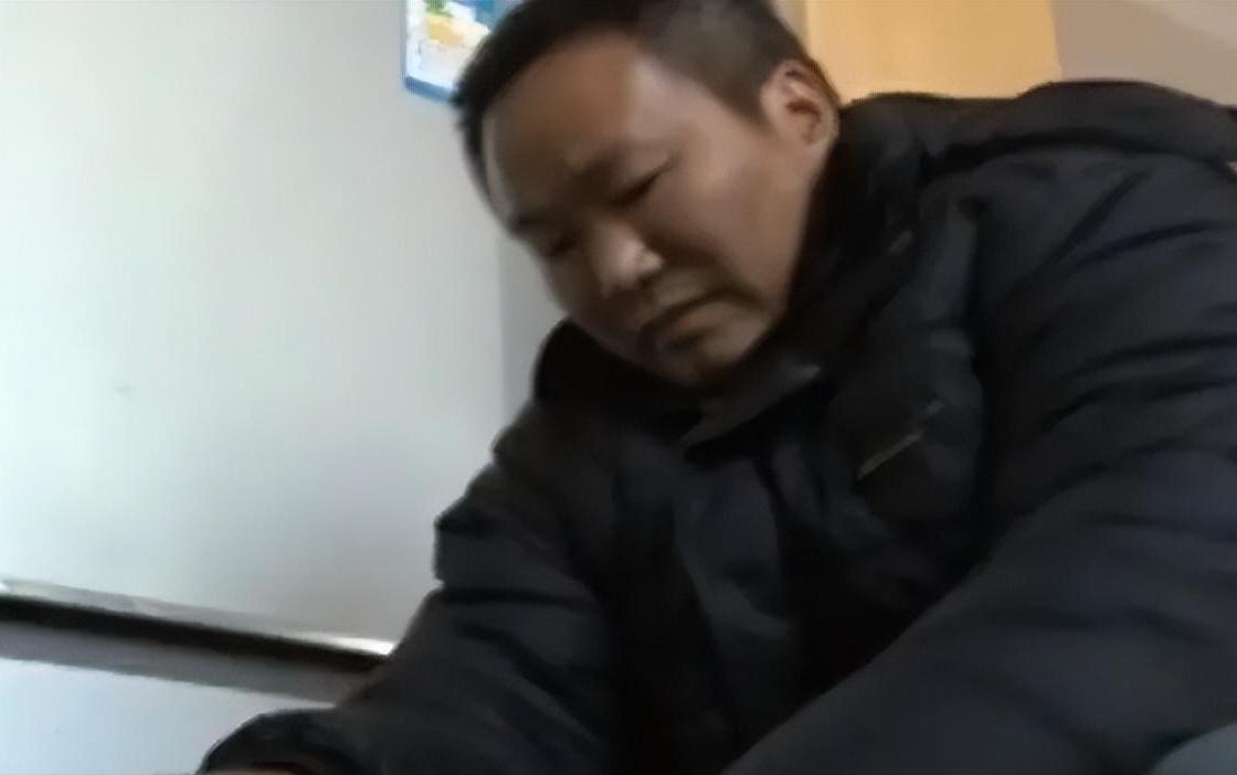 湘潭大学女教授和校门口摆摊的丈夫，女教授：他都是为了我