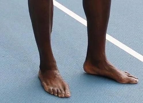 博尔特脚,博尔特的脚长什么样子