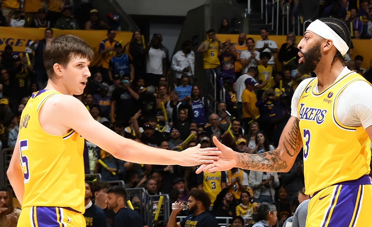 拉塞尔庆祝动作詹姆斯,拉塞尔和詹姆斯庆祝动作超燃卡点