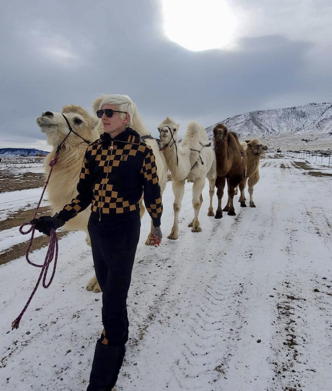 J姐自曝逃*光脱**明会：事业受挫丑闻缠身，都是他们害的?