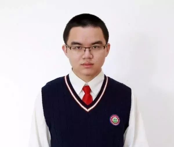 他从疯狂玩耍，到爱上编程，登上国际奖台，成为“姚班”种子选手