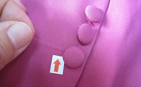 如何在衣服标签查色牢度,纺织服装面料疵点核算