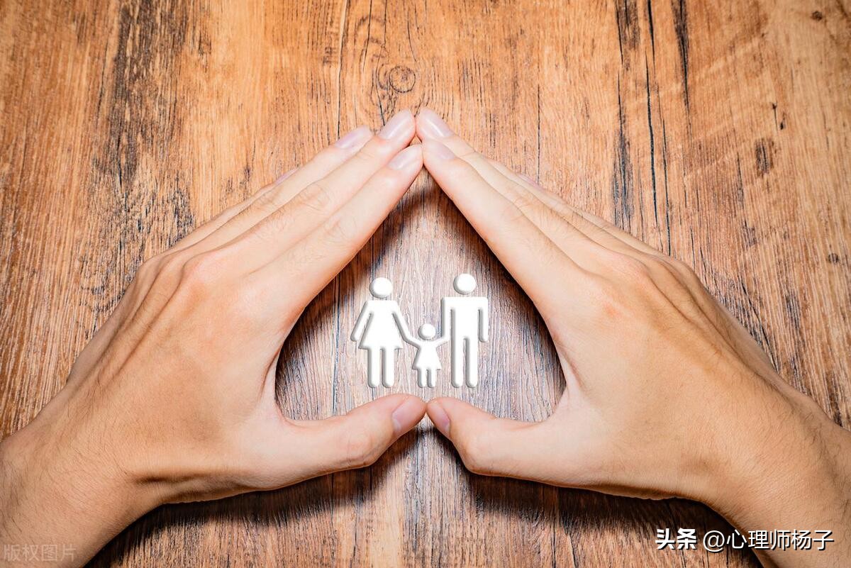 每天看见老公就来气,为什么看见老公越来越烦脾气暴躁