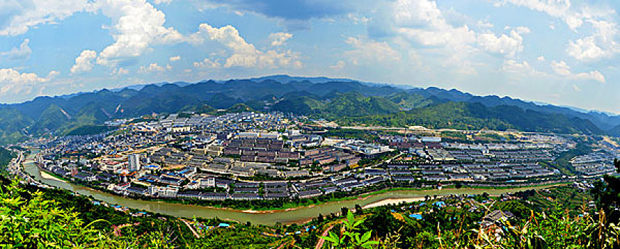 茅台酒厂60年厂庆的贡酒值多少钱,茅台贡酒建国60庆典酒