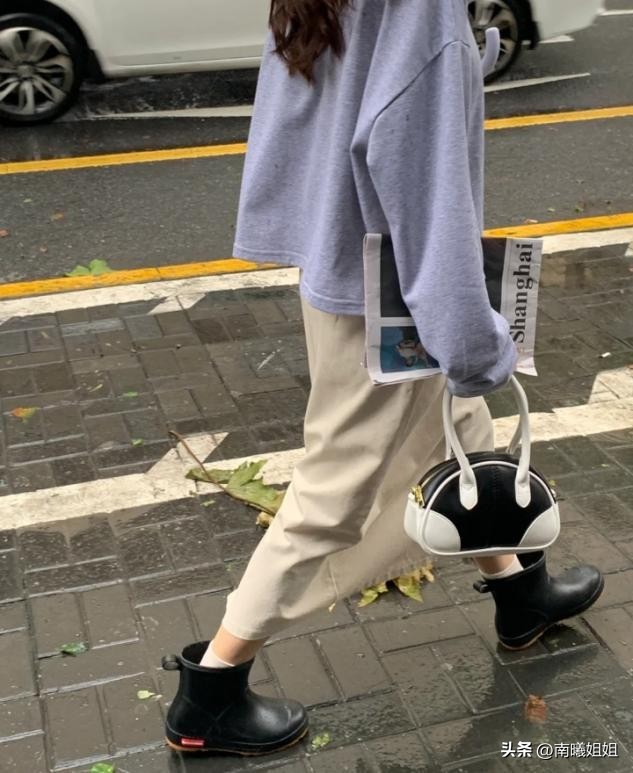 杨幂同款香奈儿雨靴,杨幂丁程鑫雨靴