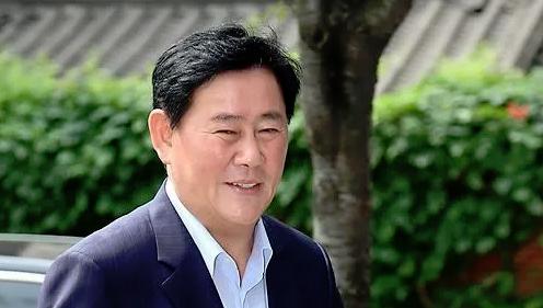 韩国财阀辛格浩：二婚入赘日本战犯家族发家，89岁和儿子共享女星