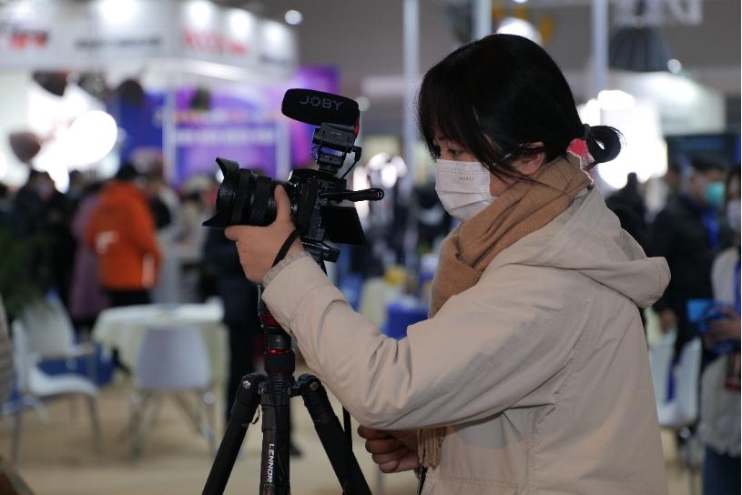 松下电影感直播间与新电商直播解决方案