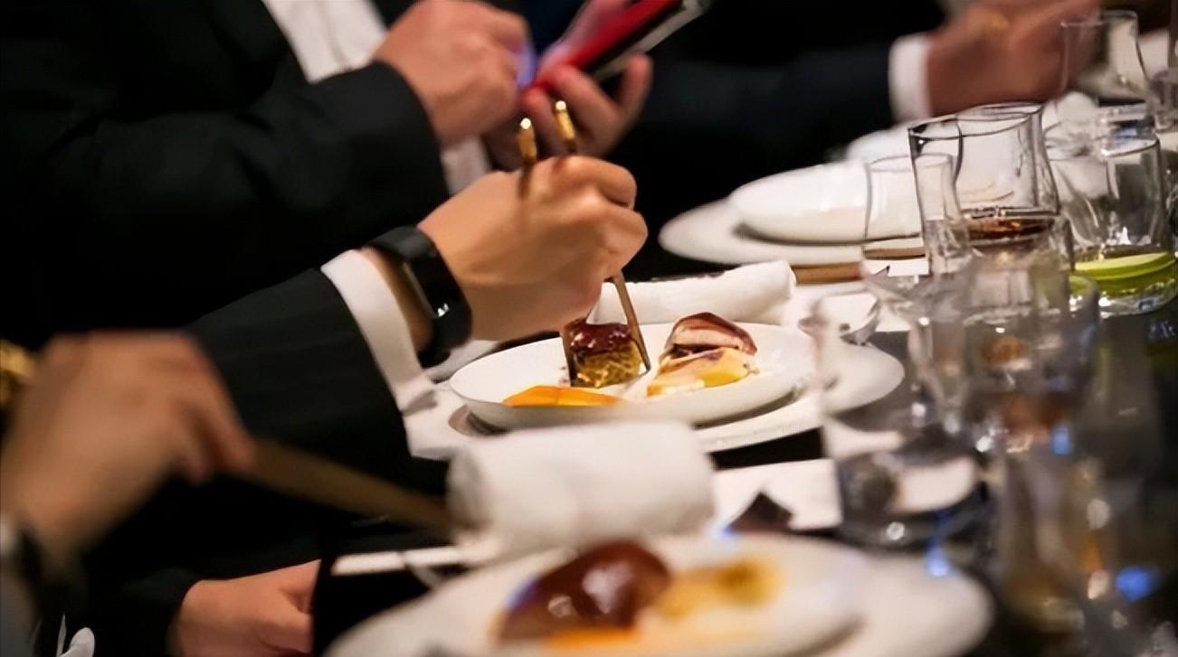 电力局老员工辞职入美籍，项目一投即中，99年忘拿的电脑揭开真相