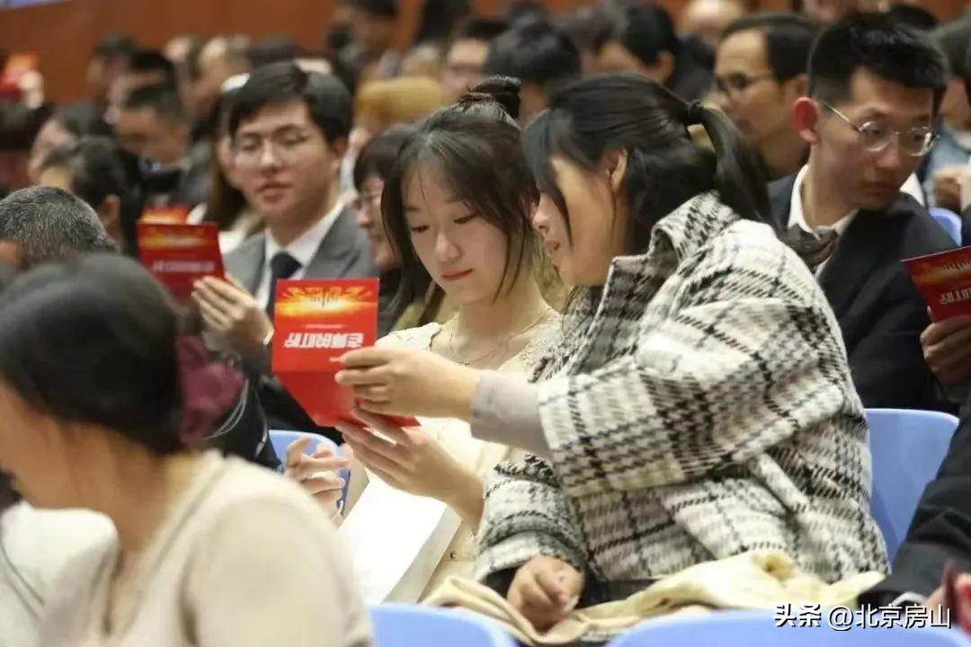 青春践行二十大奋力逐梦新征程,青春践行二十大迈向新征程视频