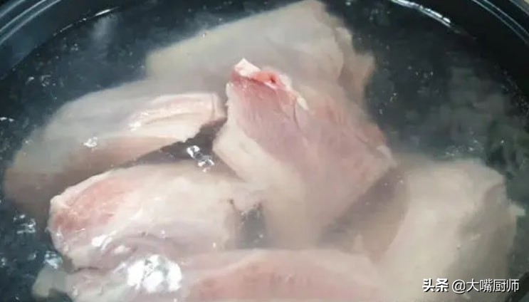 炖排骨和猪肉用什么调料,猪肉排骨怎么炖得软烂