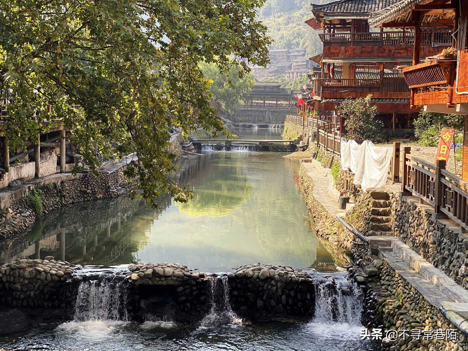 这里有许多历史悠久的古镇,从历史中走来的古镇
