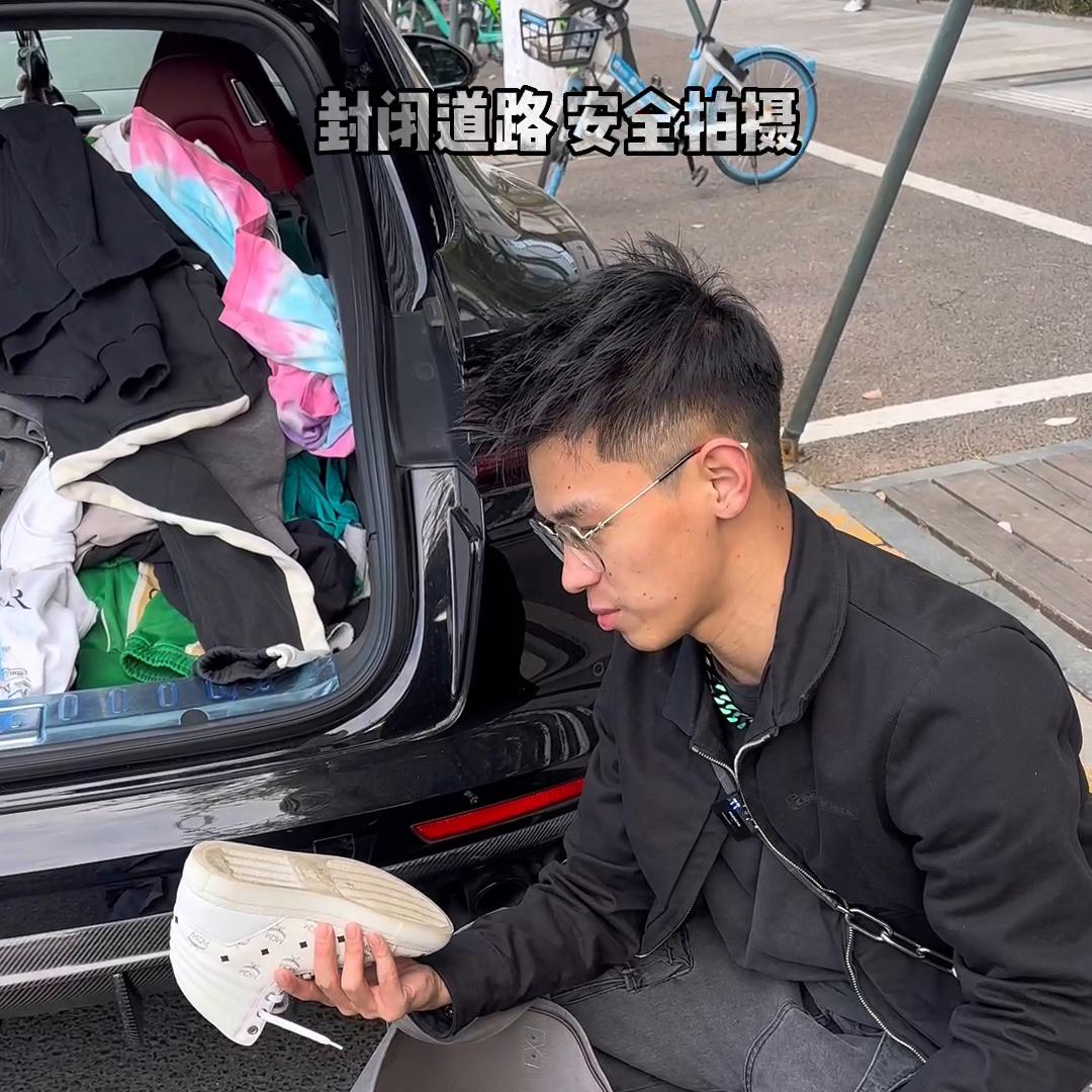 成都拿下高中学妹十多w的顶级服饰，今年收一万件衣服#杰毛奢潮