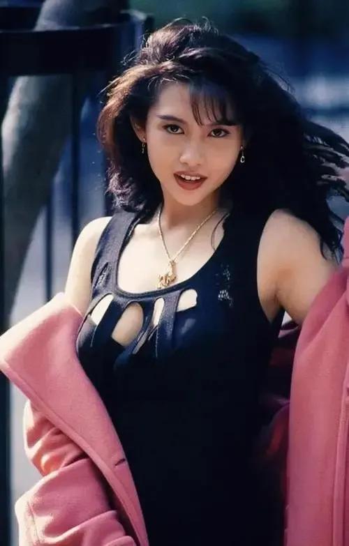 赵丽颖荣登亚洲十大女神榜第一名,中国十大明星女神