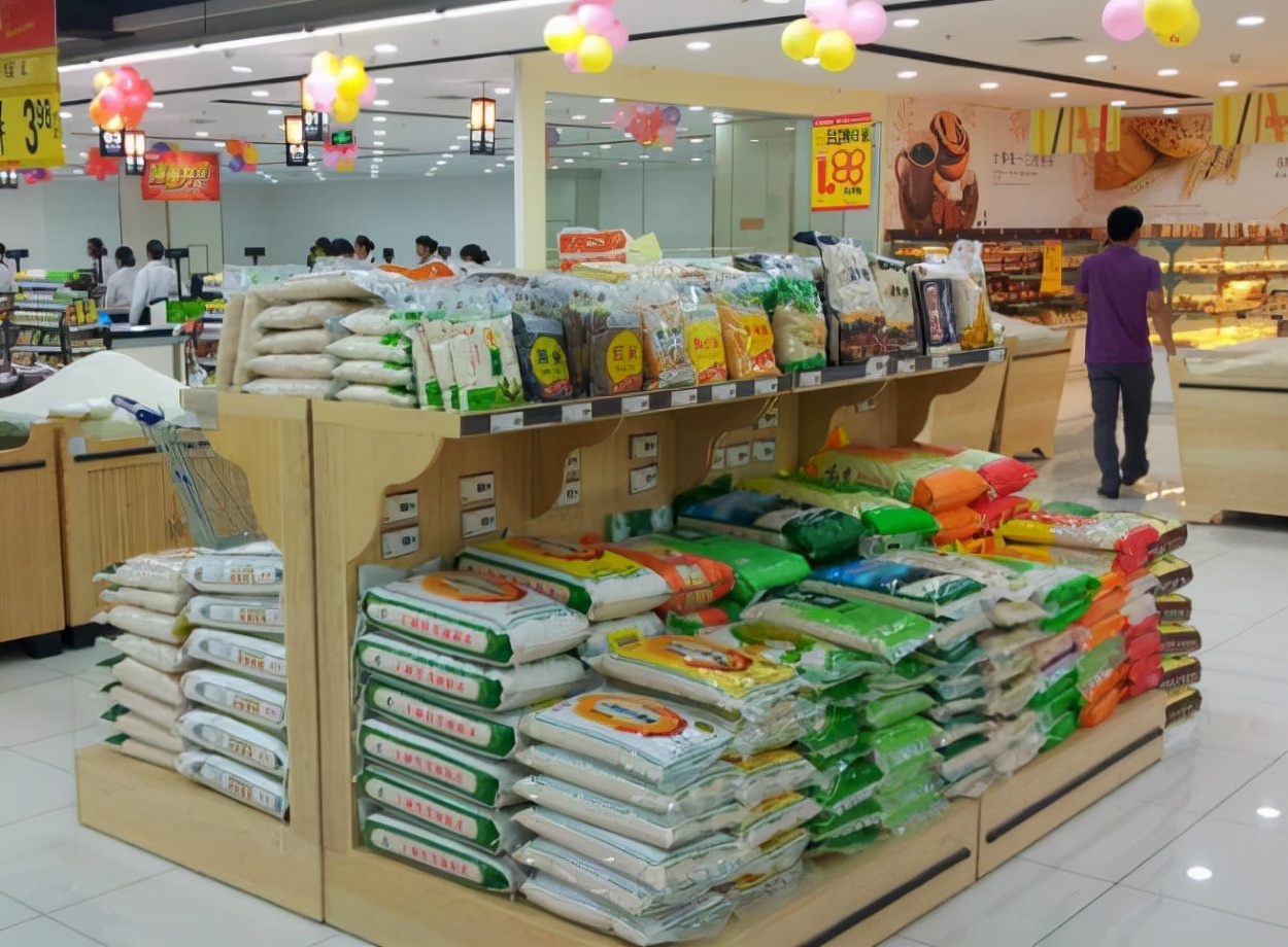 买大米时，先不管贵贱啥牌子，认准米袋“4行字”，就是好大米