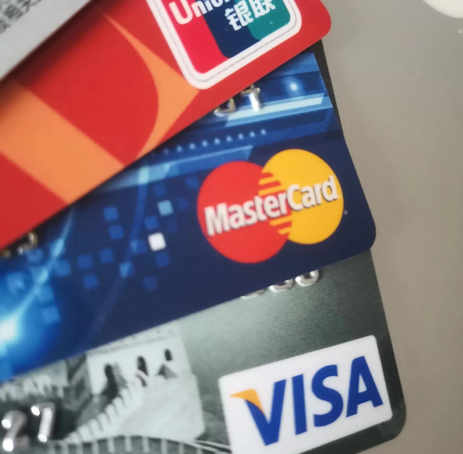 出国留学办什么银行卡最好,出国国内银行卡怎么使用