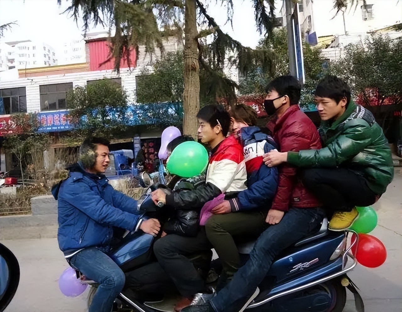 电动车充电时间短怎么办,电动车的电瓶充电时间短什么毛病