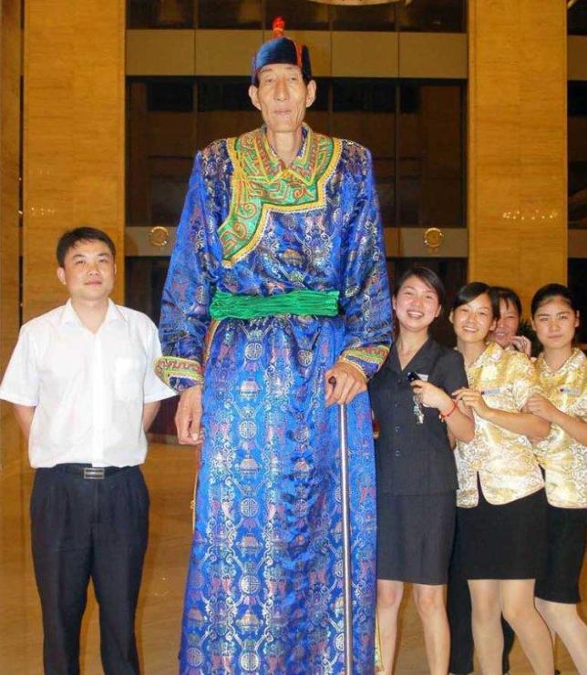 中国第一巨人鲍喜顺不听大夫劝告,中国第二巨人鲍喜顺身高