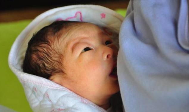 两个月宝宝体重不涨是奶水不足吗,奶不涨但是有奶阵是不是奶水不足