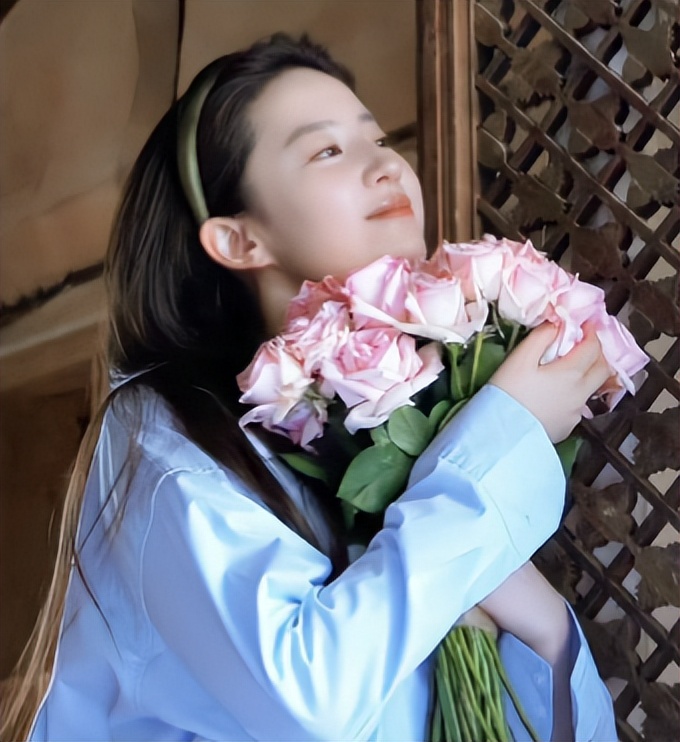 强吻、摸胸、扯裙子，这些男星到底是真投入，还是想揩油？