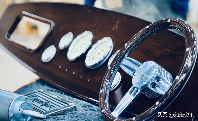 这家重生的造船商正在使用3d技术创造现代的红木经典游艇