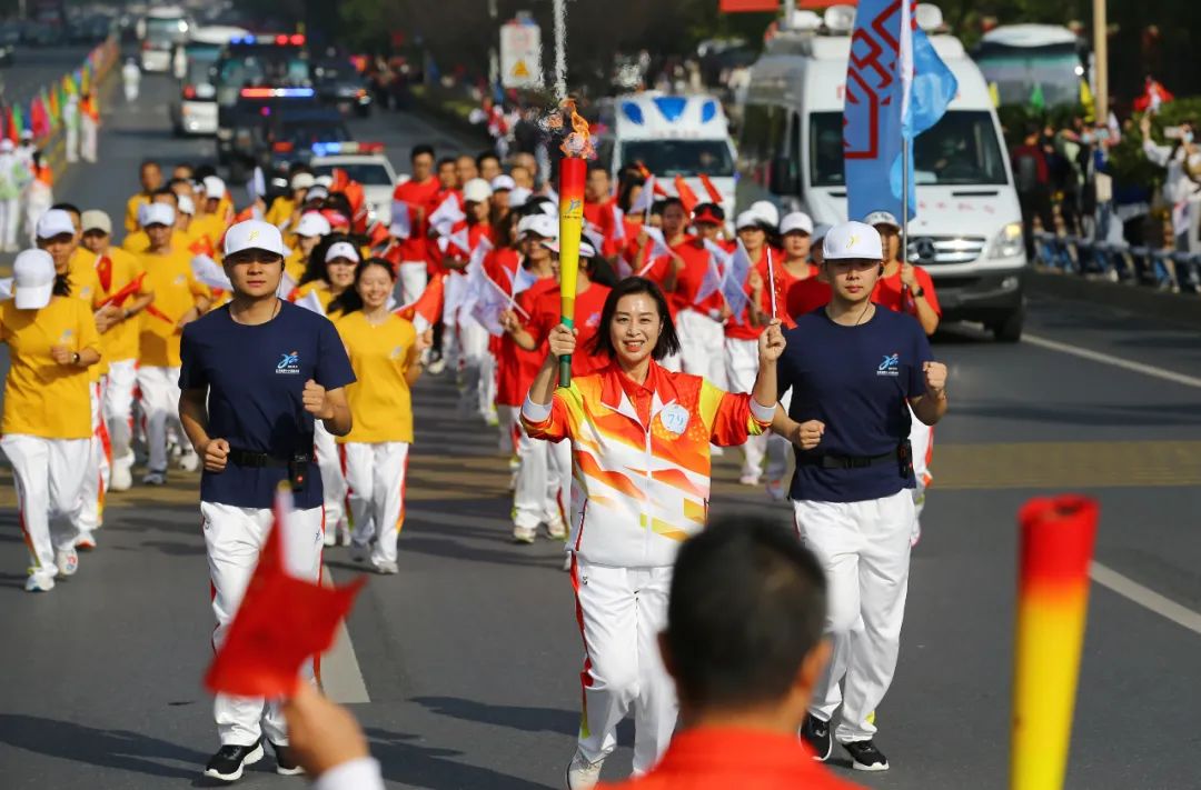 省运会火炬场外传递圆满收官！今天，为浔城骄傲！